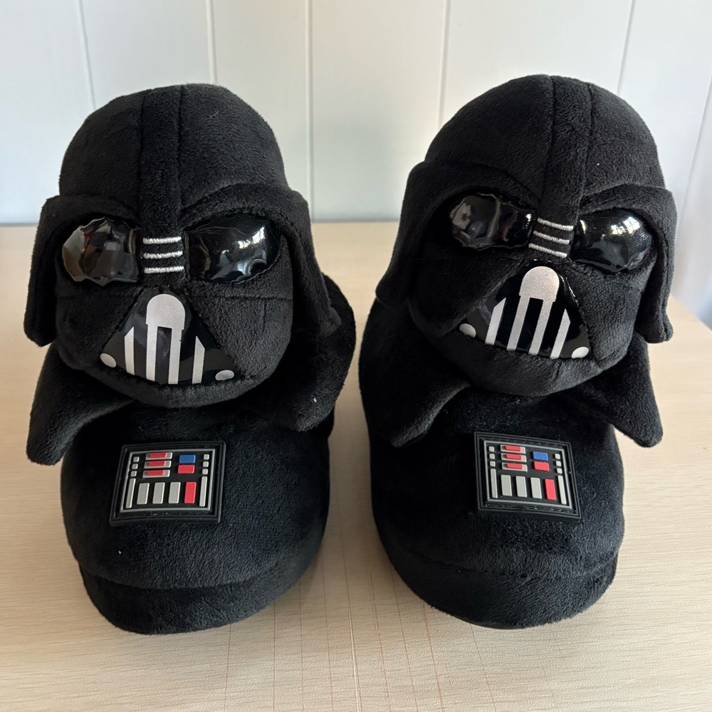 NWOT Star Wars Plush Darth Vader Woman’s Slippers
